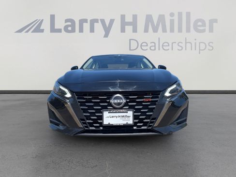 Used 2024 Nissan Altima 2.5 SR w/ SR Premium Package FWD image 8