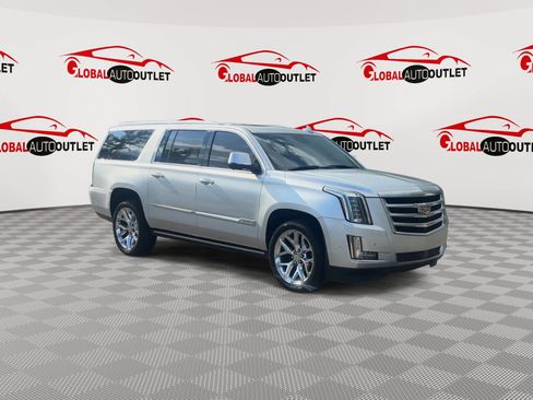Used 2020 Cadillac Escalade ESV Premium Luxury RWD image 2