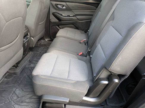 Used 2021 Chevrolet Traverse LT image 18