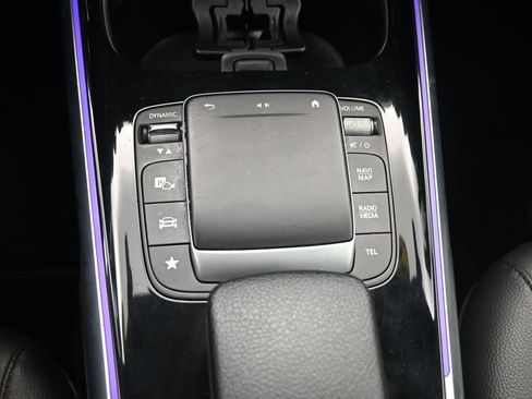 Used 2022 Mercedes-Benz GLB 250 4MATIC image 13
