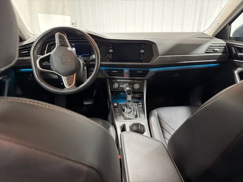 Used 2023 Volkswagen Jetta SEL image 3