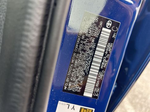 Used 2026 Toyota Prius XLE FWD image 22