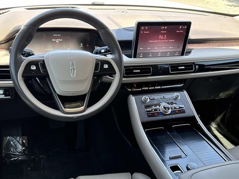 Used 2023 Lincoln Aviator Reserve w/ Equipment Group 201A RWD image 6