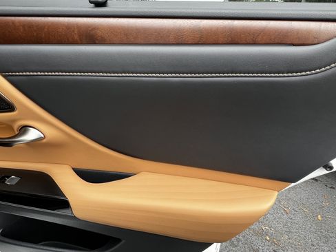 Used 2022 Lexus ES 300h Ultra Luxury image 40