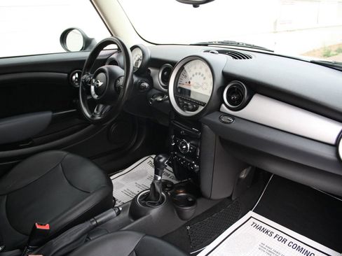 Used 2011 MINI Cooper Hardtop image 6