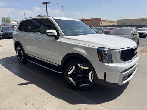 Used 2023 Kia Telluride EX w/ EX Captain's Chair Package image 6