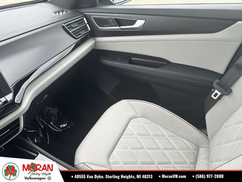 Certified 2024 Volkswagen Atlas Cross Sport SEL Premium R-Line AWD/4WD image 34