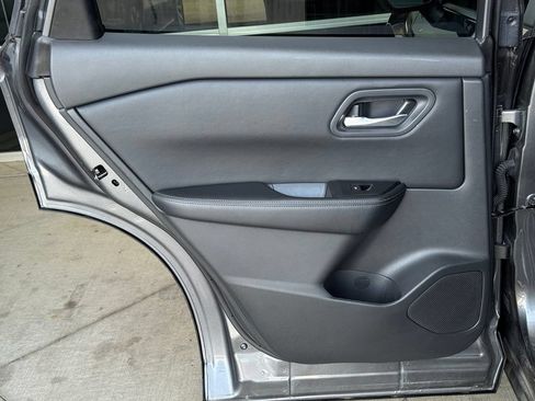 Used 2025 Nissan Rogue SV FWD image 19