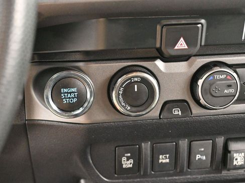 Used 2022 Toyota Tacoma TRD Off-Road w/ Technology Package AWD/4WD image 24