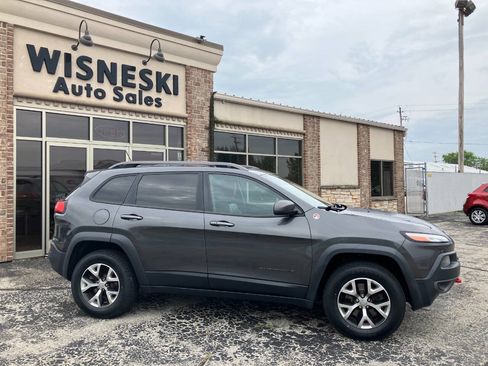 Used 2015 Jeep Cherokee Trailhawk w/ Leather Interior Group AWD/4WD image 2
