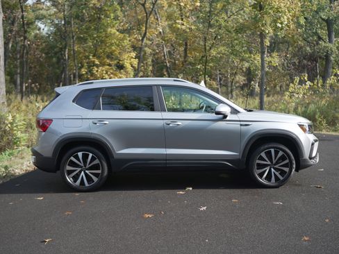 Used 2023 Volkswagen Taos SE image 9