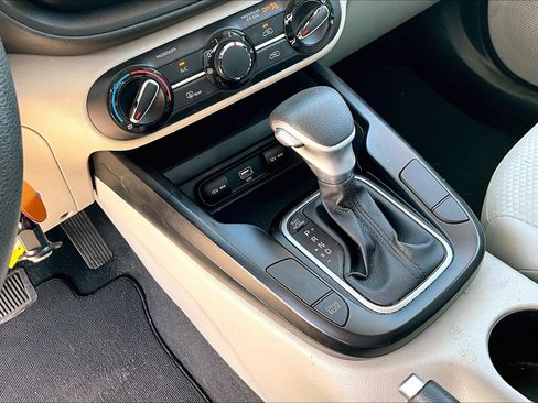 Used 2020 Kia Soul LX FWD image 11