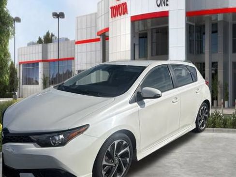 Used 2018 Toyota Corolla iM FWD image 1