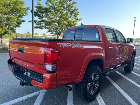 Used 2017 Toyota Tacoma TRD Sport w/ Premium & Technology Package AWD/4WD image 7