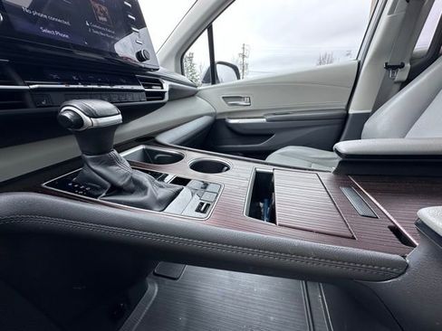 Used 2021 Toyota Sienna XLE image 16