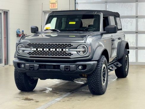 Used 2023 Ford Bronco Badlands w/ Sasquatch Package AWD/4WD image 3