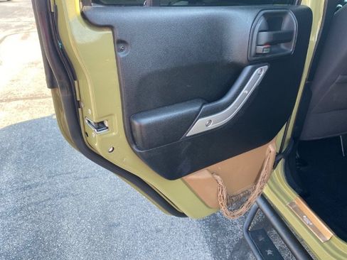 Used 2013 Jeep Wrangler Unlimited Sahara AWD/4WD image 17