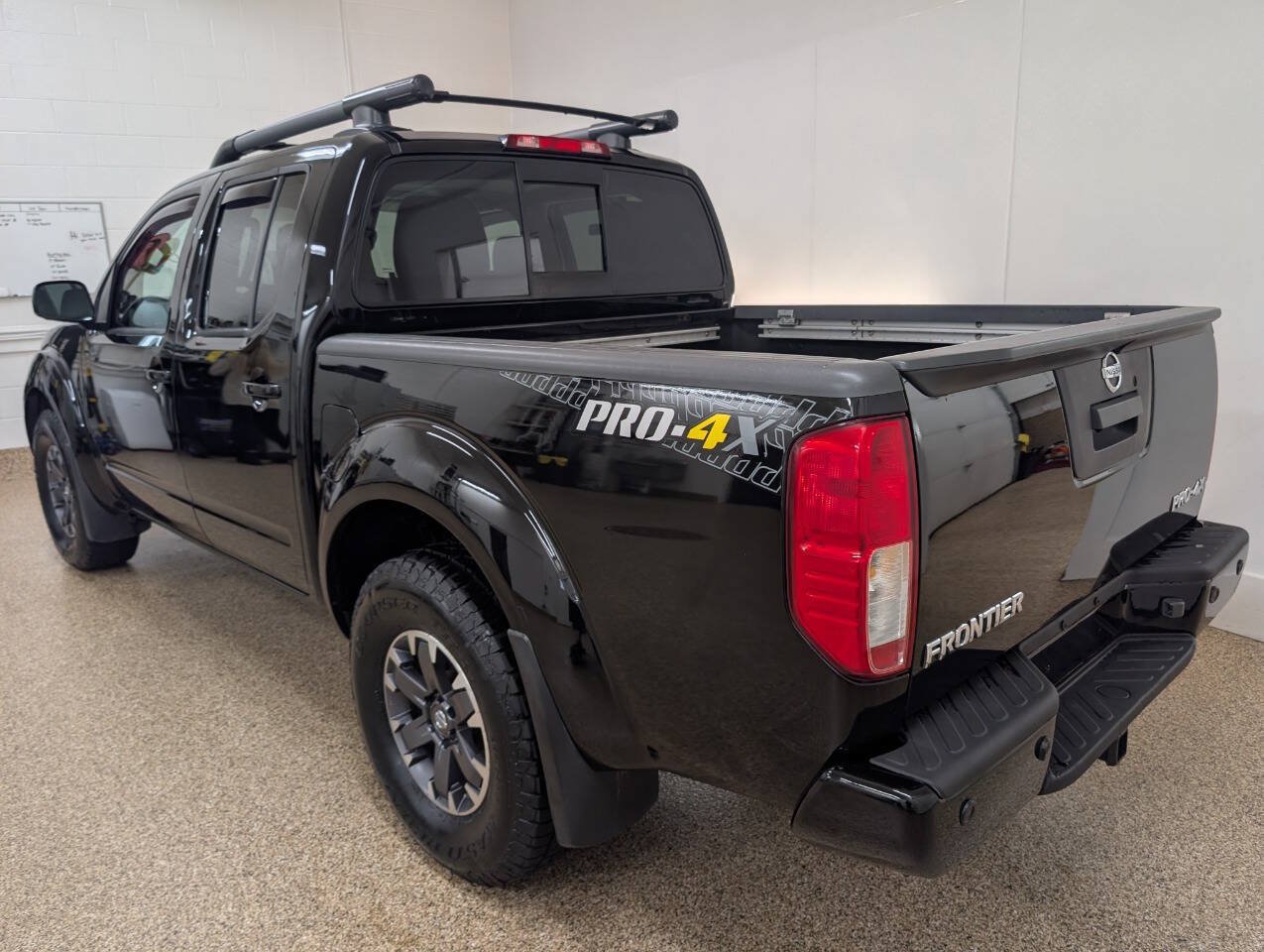 Used 2015 Nissan Frontier PRO-4X AWD/4WD image 3