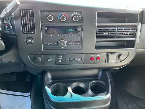 Used 2015 Chevrolet Express 2500 image 12