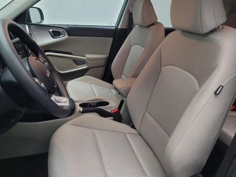 Used 2025 Kia Soul LX w/ LX Technology Package image 17