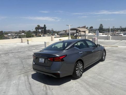 Used 2025 Nissan Altima 2.5 SV FWD image 63