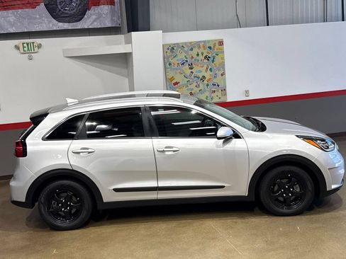 Used 2019 Kia Niro EX Premium w/ Sunroof Package FWD image 49