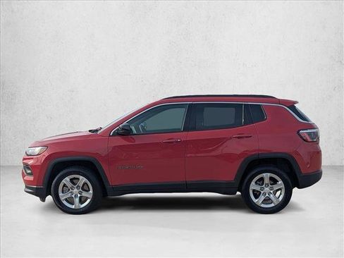 Used 2024 Jeep Compass Latitude AWD/4WD image 9