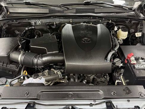Certified 2020 Toyota Tacoma SR5 image 30