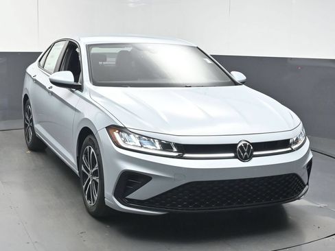 Used 2026 Volkswagen Jetta Sport FWD image 2