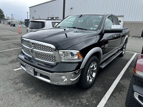 Used 2015 RAM 1500 Laramie w/ Convenience Group AWD/4WD image 2