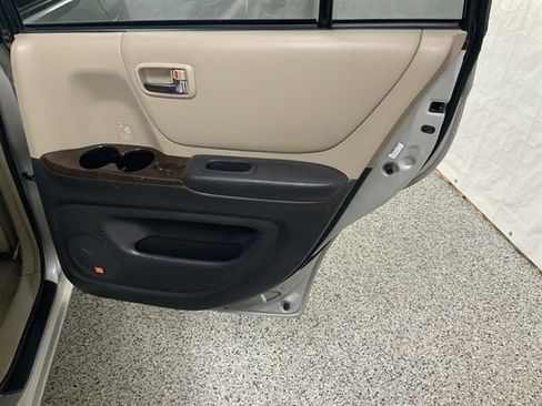 Used 2003 Toyota Highlander 4WD V6 image 17