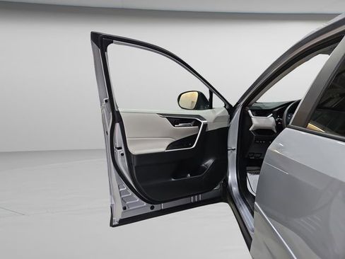 Used 2024 Toyota RAV4 XLE w/ Convenience Package image 28