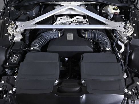 Used 2023 Aston Martin V8 Vantage Coupe RWD image 27