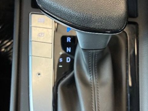Used 2026 Hyundai Elantra SE FWD image 18