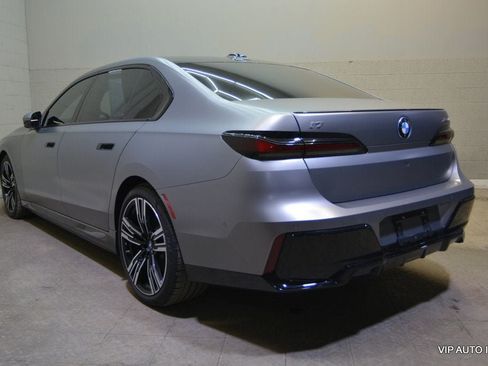 Used 2023 BMW i7 xDrive60 AWD/4WD image 3
