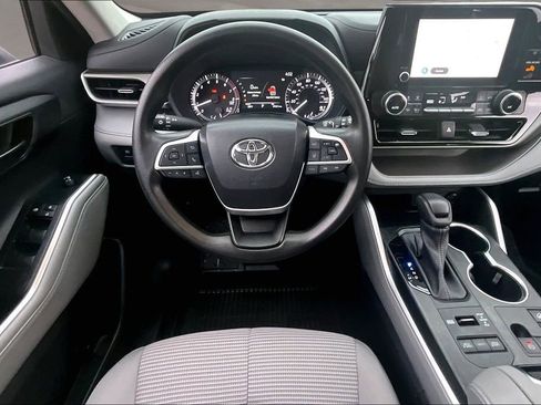 Used 2023 Toyota Highlander L AWD/4WD image 8