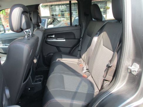 Used 2012 Jeep Liberty Arctic AWD/4WD image 8