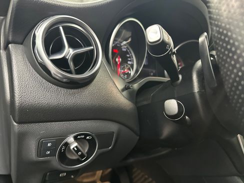 Used 2020 Mercedes-Benz GLA 250 4MATIC image 31