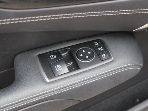 Used 2020 Mercedes-Benz SL 550 image 17