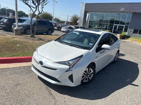 Used 2016 Toyota Prius Four w/ Advanced Technology Package FWD image 3