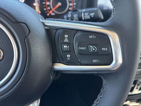 Used 2026 Jeep Wrangler Unlimited Sahara AWD/4WD image 9