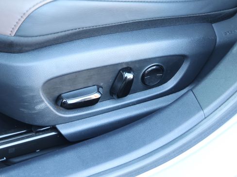 Used 2025 Lexus ES 350 w/ Premium Package image 31