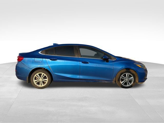 Used 2017 Chevrolet Cruze LT FWD image 4