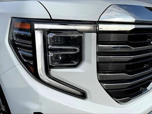 Used 2023 GMC Sierra 1500 SLT AWD/4WD image 31