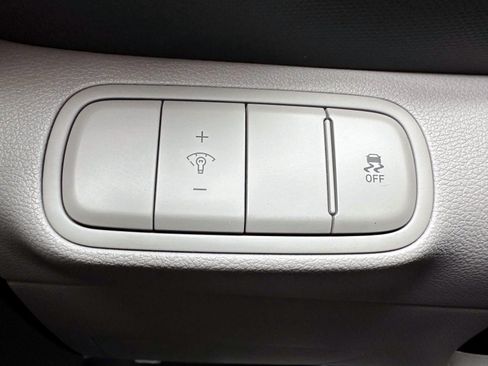 Used 2024 Hyundai Venue SEL FWD image 16