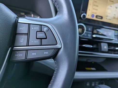 Used 2024 Toyota Highlander XLE image 28