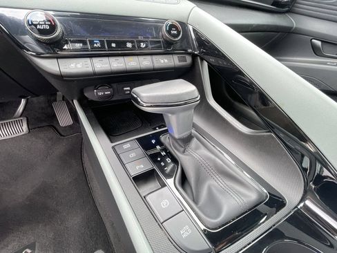 Used 2024 Hyundai Elantra Limited FWD image 16