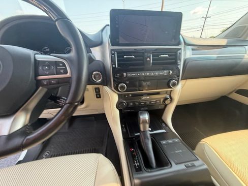 Used 2023 Lexus GX 460 Premium w/ Accessory Package AWD/4WD image 18