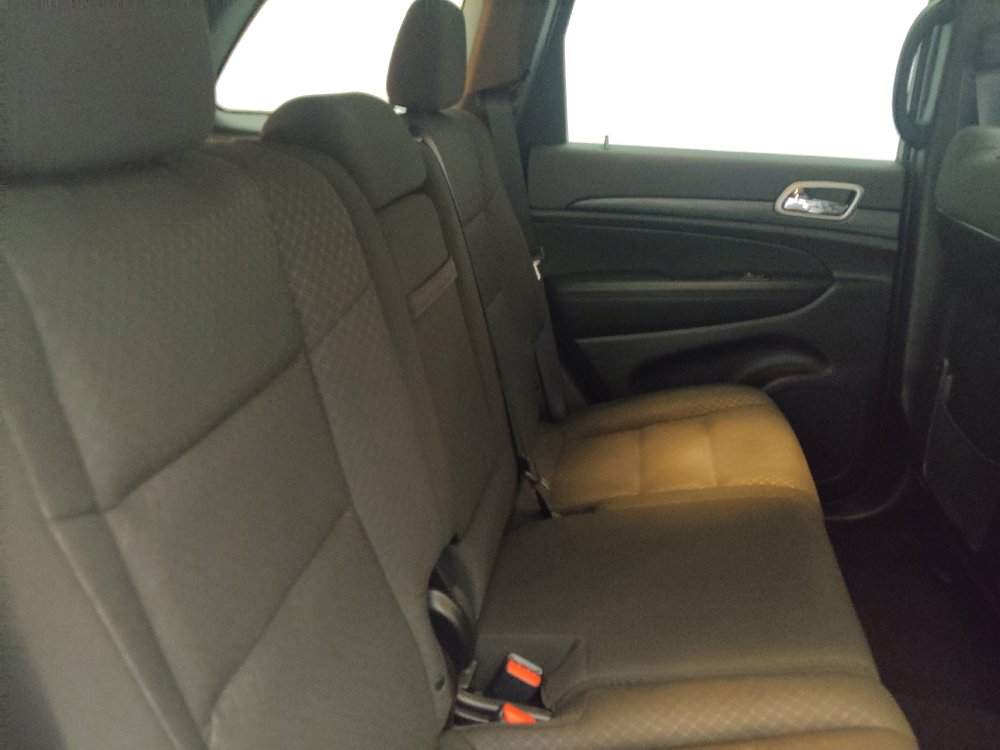 Used 2022 Jeep Grand Cherokee Laredo E w/ Security & Convenience Group RWD image 19