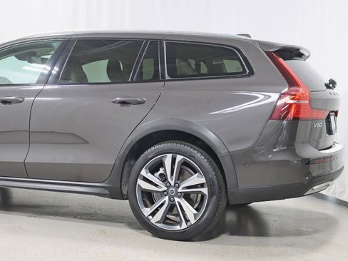Used 2025 Volvo V60 B5 Cross Country Plus AWD/4WD image 10